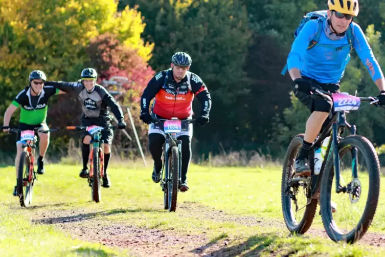 Den Teilnehmern des Wasi steht der Spa&szlig; am Bikemarathon ins Gesicht geschrieben. 