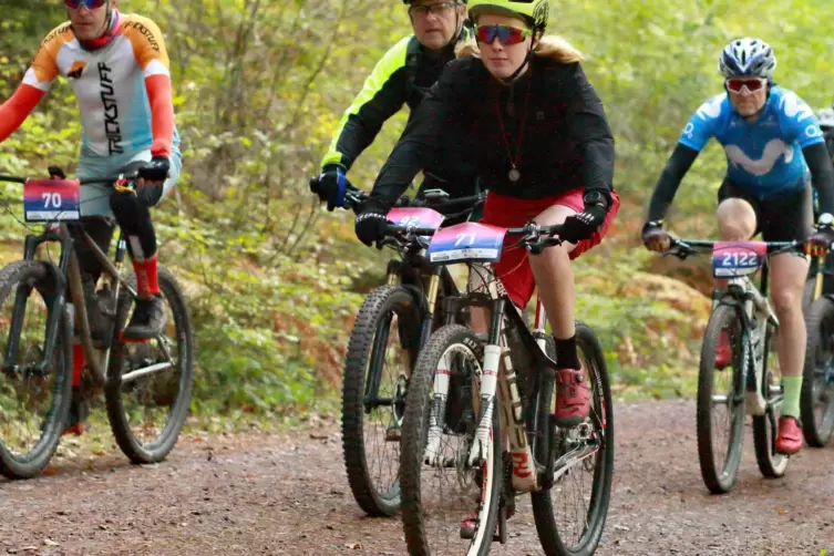 Bei optimalen Bedingungen touren die Mountainbiker beim &bdquo;Wasi&ldquo; durch den Pf&auml;lzerwald.