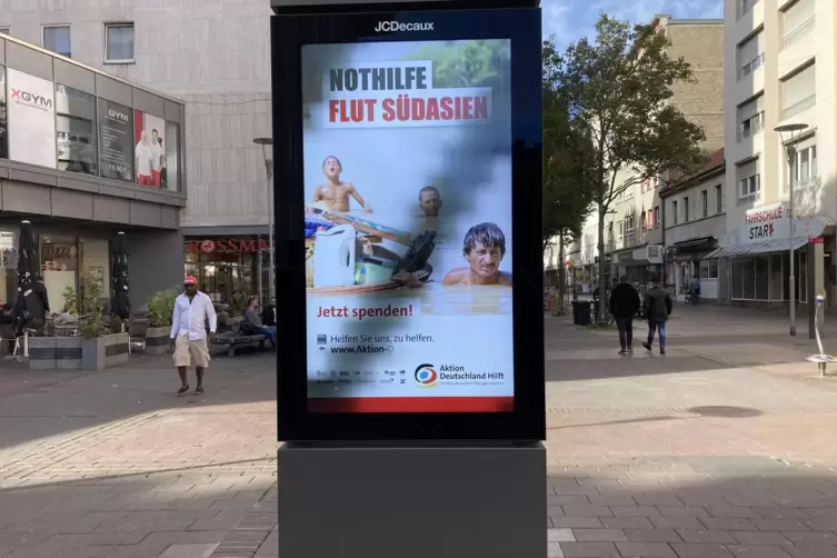 Eine von fünf digitalen Werbetafeln in der Stadt.