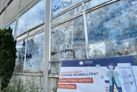 Blinde Fenster: das ehemalige Sudhaus der Brauerei an der Johann-Klein-Straße. Blinde Fenster: das ehemalige Sudhaus der Brauerei an der Johann-Klein-Straße.