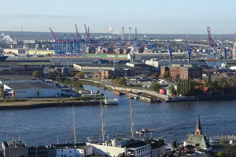Der Hamburger Hafen ist der drittgr&ouml;&szlig;te Hafen Europas. 