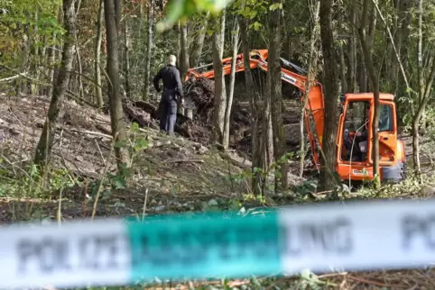 Nach knapp sechs Wochen setzt die Polizei die Suche nach der Leiche in Saarbrücken-Burbach fort. 