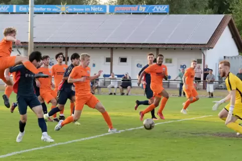 Chancen besser nutzen: FC Speyer 09 (orange). 