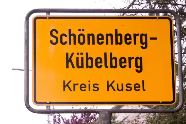 Ortsschild Schönenberg-Kübelbergs. 