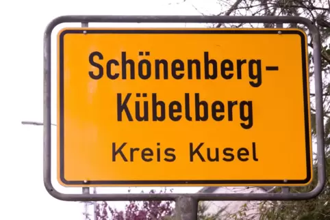 Ortsschild Schönenberg-Kübelbergs. 