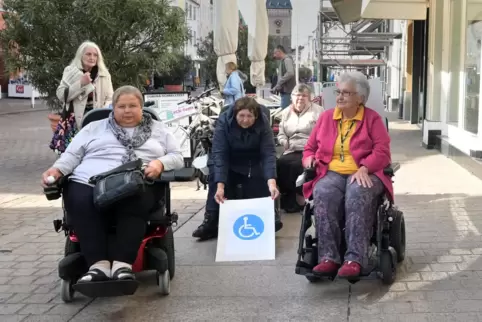 Fahrtest: IBF-Anhänger wollen Verbesserungen für Rollstuhlfahrer.