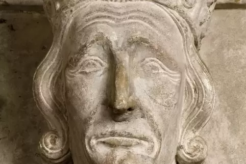 Was geschah mit Rudolfs Nase? Ein ungelöstes Rätsel um die Bildnisplatte des Habsburger Herrschers, die sich heute in der Krypta