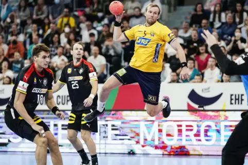 Schwedens Max Darjsetzt sich gegen Julian Köster durch.