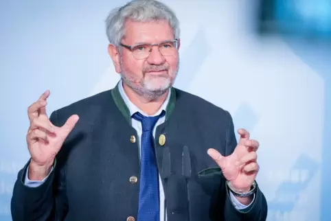 Robert Schlögl betont, wie wichtig Wasserstoff für die Energiewende sei – und dass Deutschland nicht alles auf Strom setzen soll