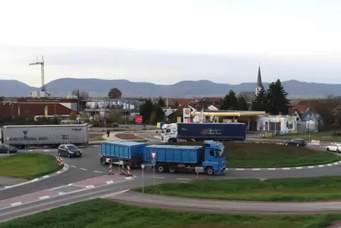 Der Kreisel an der Hochstadter Tankstelle.