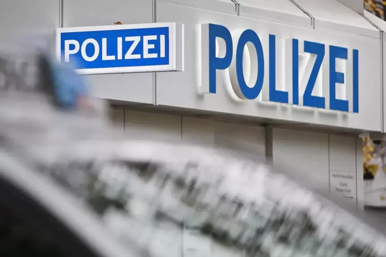 Die Polizei sucht Zeugen zu Einbrüchen an der Integrierten Gesamtschule Otterberg. 