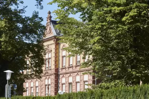 Entlang der Albert-Schweitzer-Straße könnte am Klinikum in einigen Jahren gebaut werden.