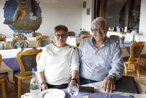 Doris und Karl Theisinger, die ehemaligen Wirtsleute des „Eulennests“ in Eulenbis, haben aus ihrer 36-jährigen Tätigkeit viele A