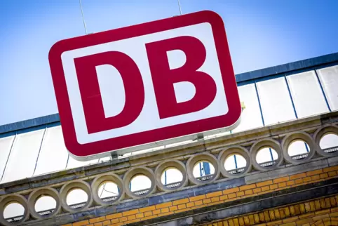 Der „Spiegel“ hat über eine vertrauliche konzerninterne Richtlinie bei der Deutschen Bahn berichtet.