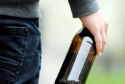 Der Mann hatte etwas zu viel Bier getrunken. 