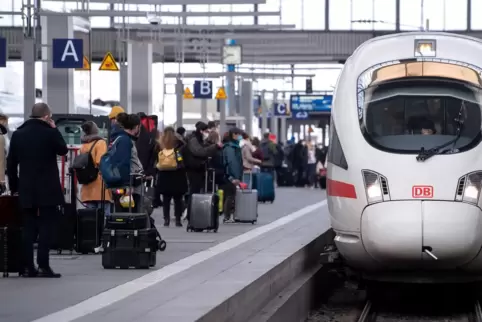 ICE im Münchener Hauptbahnhof. 
