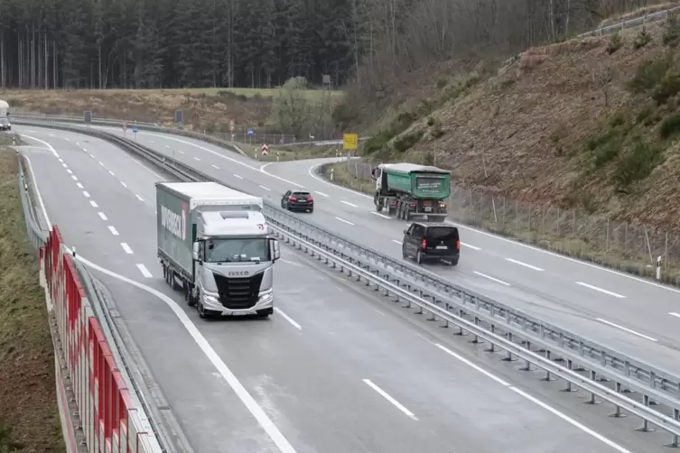 Der vierspurige Bereich in der Kaltenbach bei Hinterweidenthal ist im Fr&uuml;hjahr freigegeben worden.