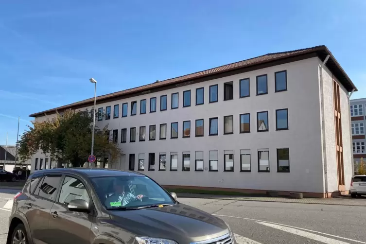 Das Zweibrücker Verwaltungsgebäude der Verbandsgemeinde ist in die Jahre gekommen.