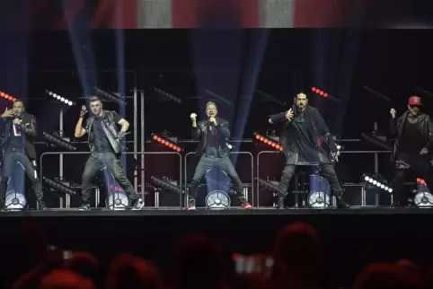 Und jetzt die Handys zum Himmel: Backstreet’s back. 