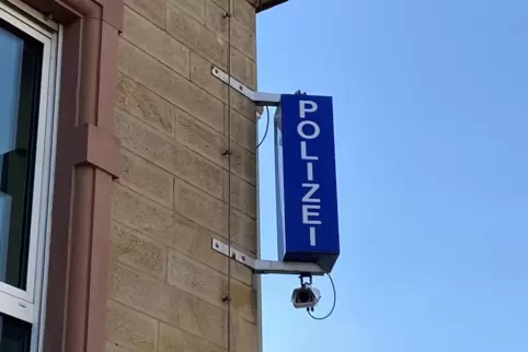 Die Polizei brachte den Mann zur Lauterecker Dienststelle. 