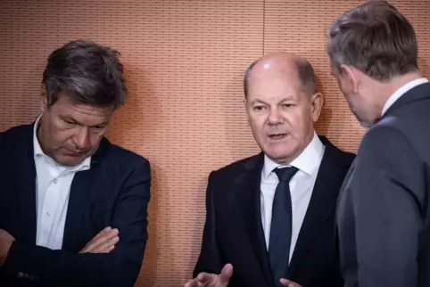 Das Trio, das die wichtigsten Entscheidungen der Regierung trifft (von links): Wirtschaftsminister Robert Habeck (Grüne), Kanzle