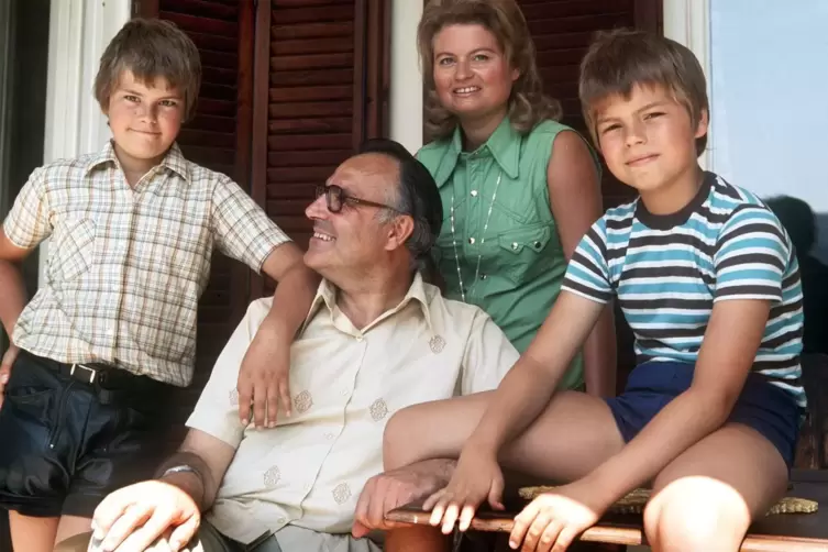 Die Familie Kohl 1975: Helmut Kohl mit Frau Hannelore und den Söhnen Walter (links) und Peter.