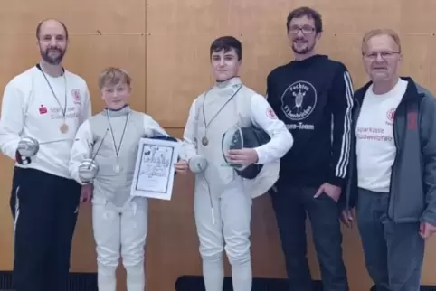 Erfolgreiche VTZ-Musketiere im Saarland (von links): Stefan Rossbach, Jannis Euskirchen, Fynn Lehner, Kampfrichter Gregor Euskir Erfolgreiche VTZ-Musketiere im Saarland (von links): Stefan Rossbach, Jannis Euskirchen, Fynn Lehner, Kampfrichter Gregor Euskir