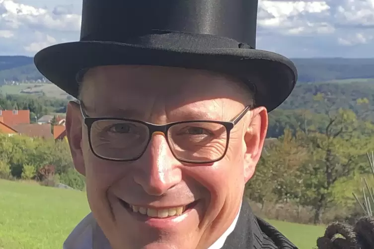 Schornsteinfeger Michael K&uuml;hner ist Experte f&uuml;r Kamine.