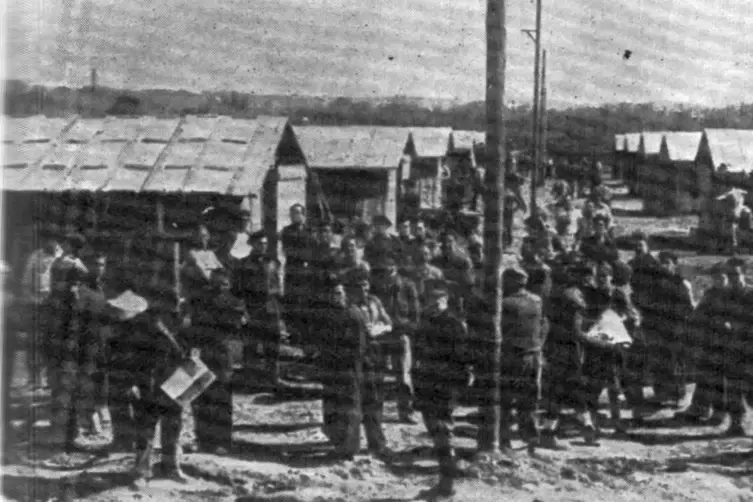 Gefangene im Lager Gurs um 1939. 