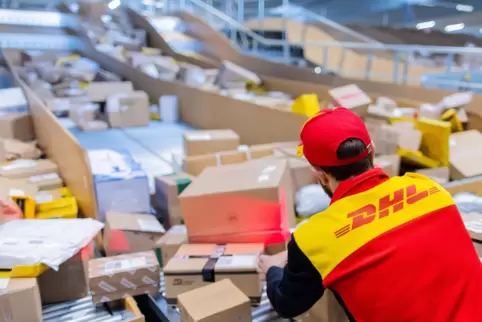 An Spitzentagen vor Heiligabend bis zu 11 Millionen Sendungen: die Deutsche Post.