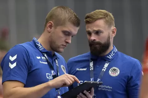 Eulen Trainer Michael Abt (links) und sein Co-Trainer Andrej Kogut haben derzeit viel Zeit, am Spiel ihres Teams zu feilen. 