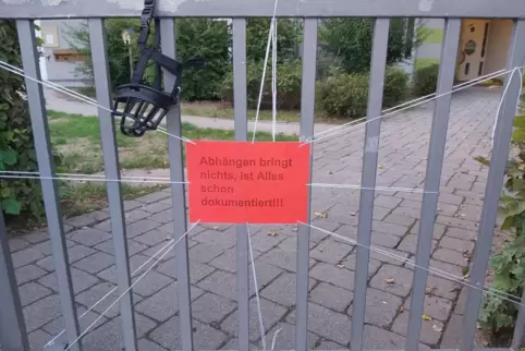 Eltern hatten vor dem Start in das Kindergartenjahr einen Maulkorb an das Tor gehängt. 