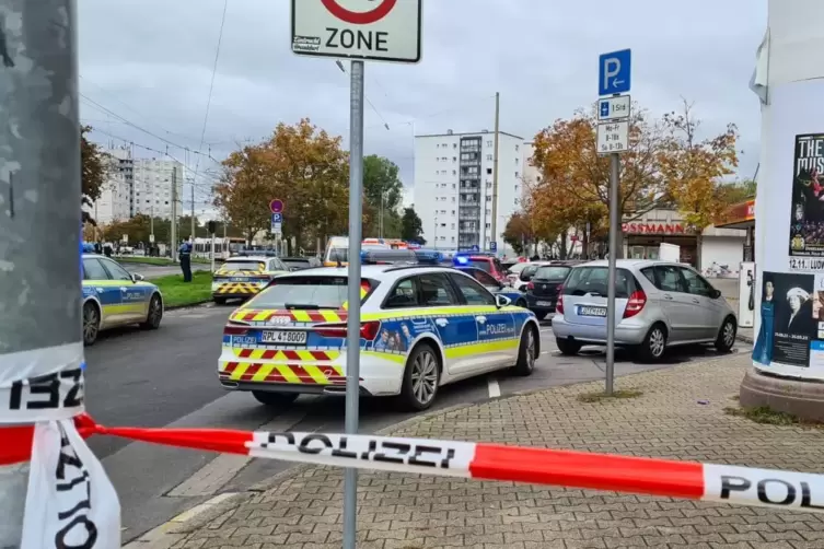 An dieser Ladenzeile endete die Flucht des T&auml;ters.