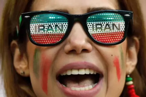 Mehr als 40 Jahre lang durften Frauen im Iran nicht ins Stadion. Bei der WM 2018 in Russland war das anders. 