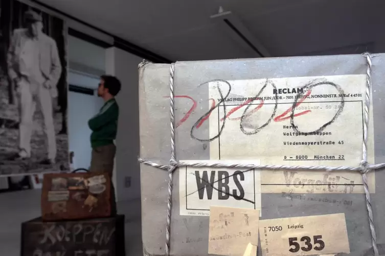 Verschn&uuml;rt wie dieses Nachass-Paket bewahrt der Dichter Erinnerungen an Sybille auf.