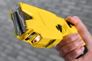 Der Lebensgefährte der Frau folgte den Anweisungen der Polizei erst, nachdem ihm die Einsatzkräfte den Einsatz eines Tasers ange