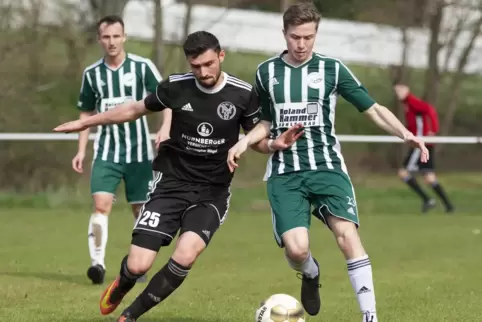 Moritz Bechberger (rechts) steht schon lange in Sippersfeld auf dem Platz. Er ist seit dieser Saison Kapitän der Mannschaft.