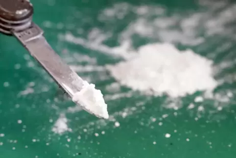 Der Mann kam gerade auf Koks vorgefahren, als die Polizei bei seiner Firma klingelte. 