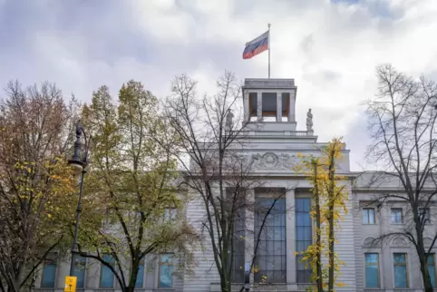 In der russischen Botschaft in Berlin sollen mehrere Geheimdienste arbeiten.