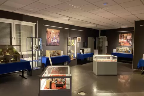 Die Ausstellungsstücke werden individuell in Szene gesetzt. 