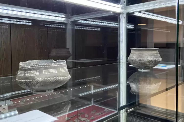 F&uuml;r Arch&auml;ologen interessant: die Sch&uuml;sseln aus Bandkeramik. 