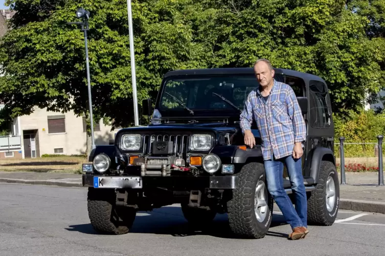 Tobias Nothof und sein Jeep Wrangler YJ sind ein Herz und eine Seele.