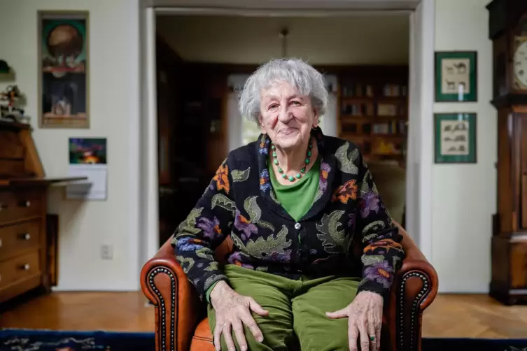 106 will sie werden: die Schriftstellerin Ingrid Noll in einem Zimmer ihres Wohnhauses.