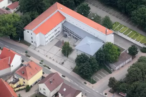 Engpässe beklagt: In der Bauabteilung der Verbandsgemeindeverwaltung gibt es mehr Arbeit, als die Beschäftigten in angemessener 
