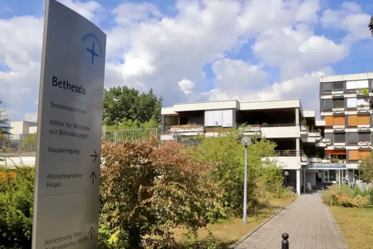 In der Vollpflege gibt es gravierende Personalprobleme, berichten die F&uuml;hrungskr&auml;fte. 