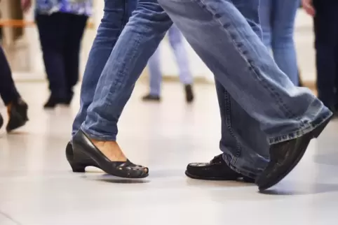 Vielleicht findet sich beim Freunde-Speed-Dating ja der passende Tanzpartner. 