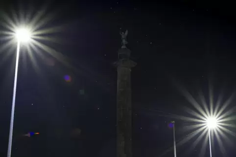 Der SV Palatia Contwig rüstet seine Flutlichtanlage um.