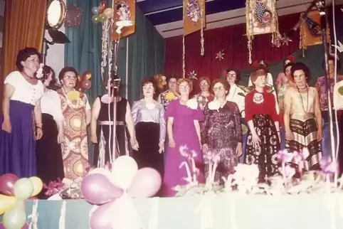 Ein Bild aus besseren Tagen: Die KFD-Frauen in Waldsee bei einem „bunten Abend“ in den 1970er-Jahren. 