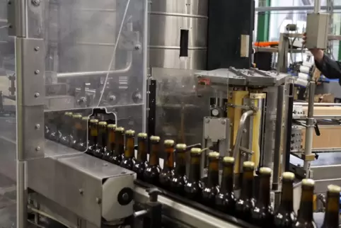 Die letzten Bierflaschen sind in der Brauerei Bischoff übers Band gelaufen. 