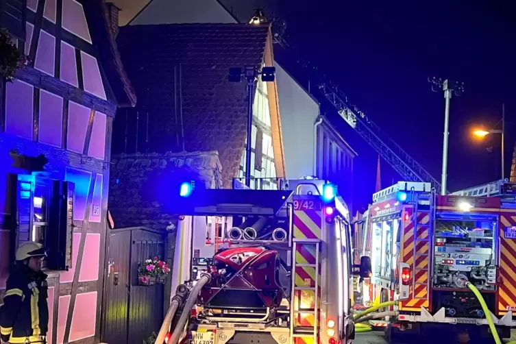Kurz nach 2 Uhr wurde die Feuerwehr alarmiert. 